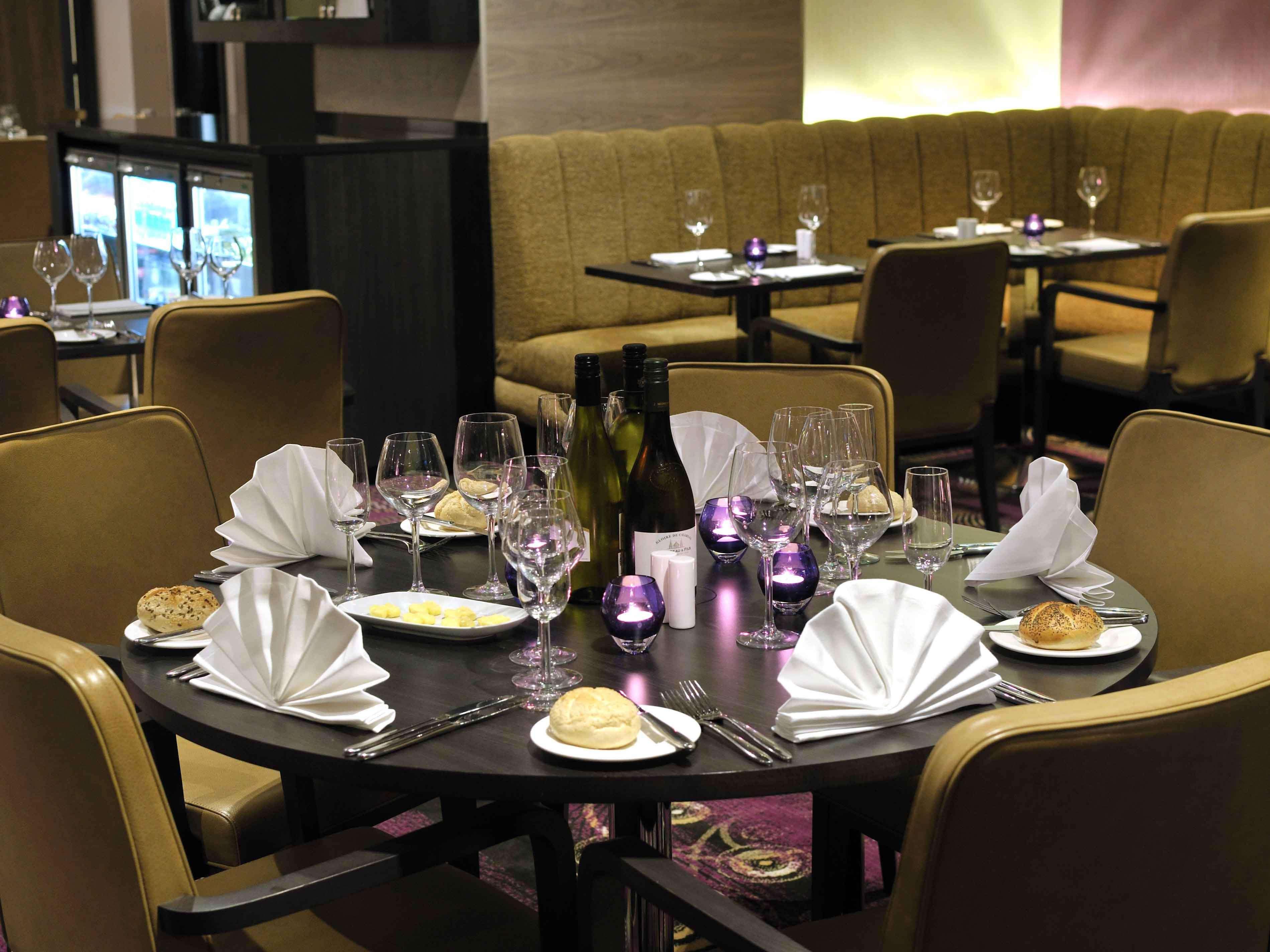 Doubletree By Hilton London - West End Hotel Restaurant photo