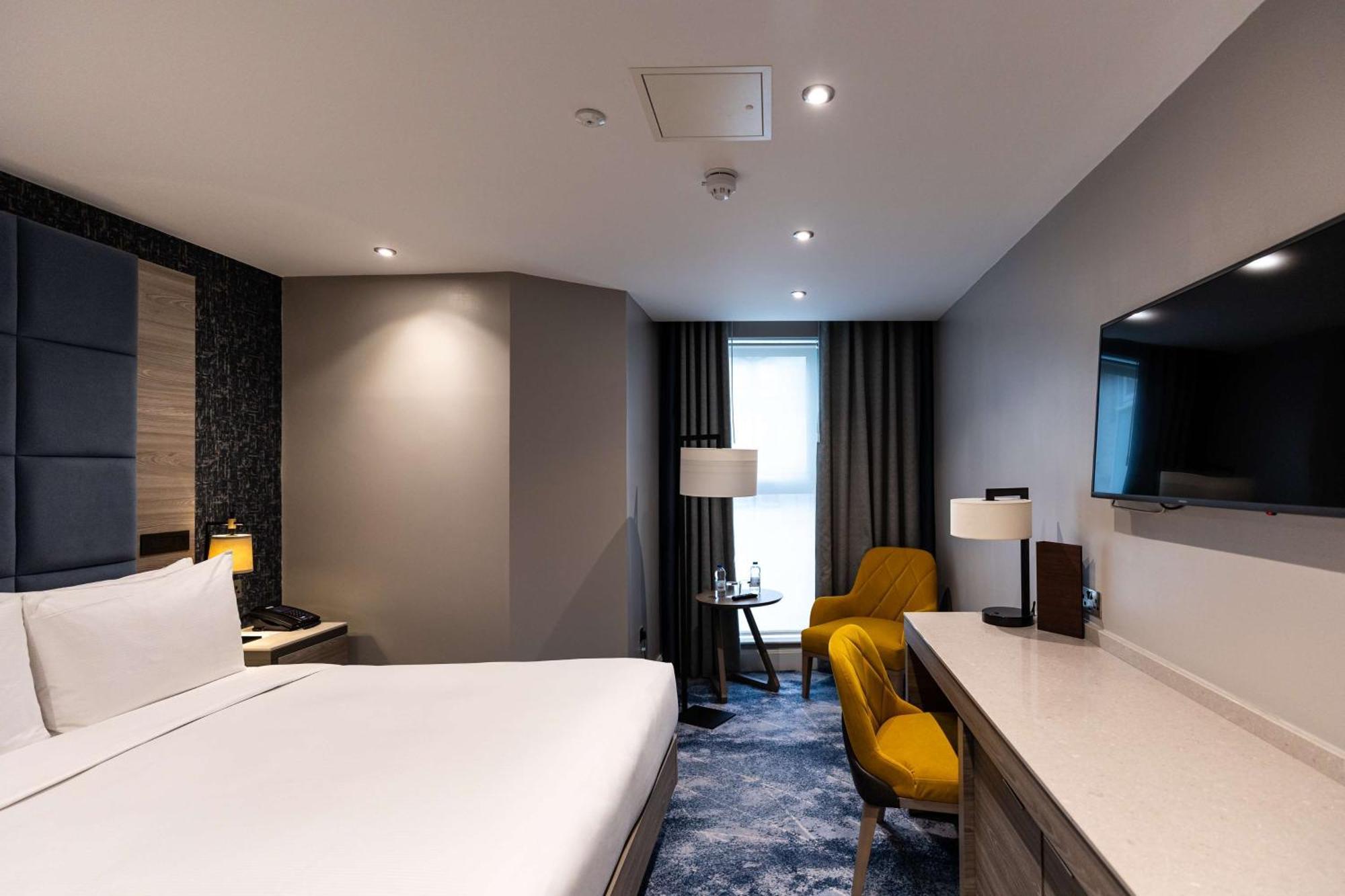 Doubletree By Hilton London - West End Hotel Exterior photo