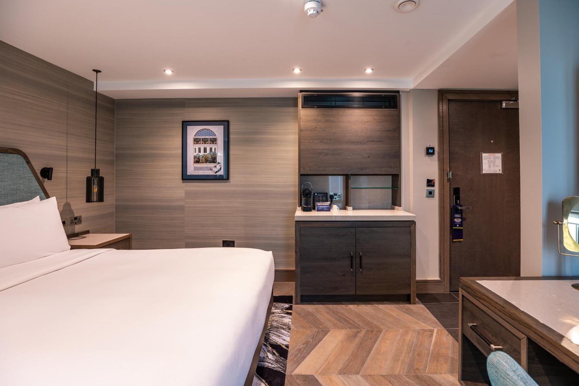 Doubletree By Hilton London - West End Hotel Exterior photo